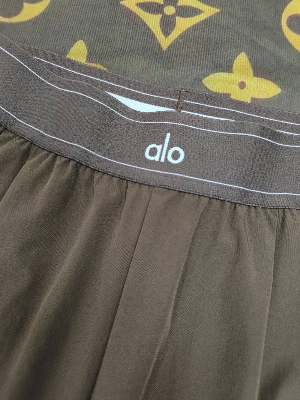 ALO Yoga Olive Brown Wide Leg Trousers - Picture 3 of 6